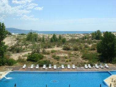 Hotel Amfibia - Widok z balkonu:basen,wydmy i morze