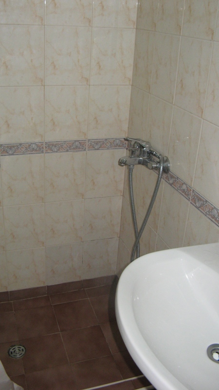 Hotel Amfibia - fragment łazienki, gdzie widać brodzik i zasłonkę ;) 