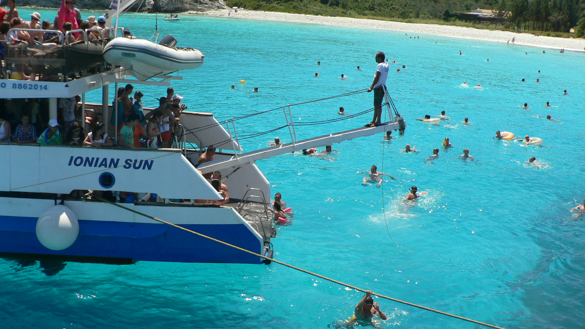 Hotel Aquis Corfu Holiday Palace - kąpiel podczas rejsu statkiem po wyspie Paxos