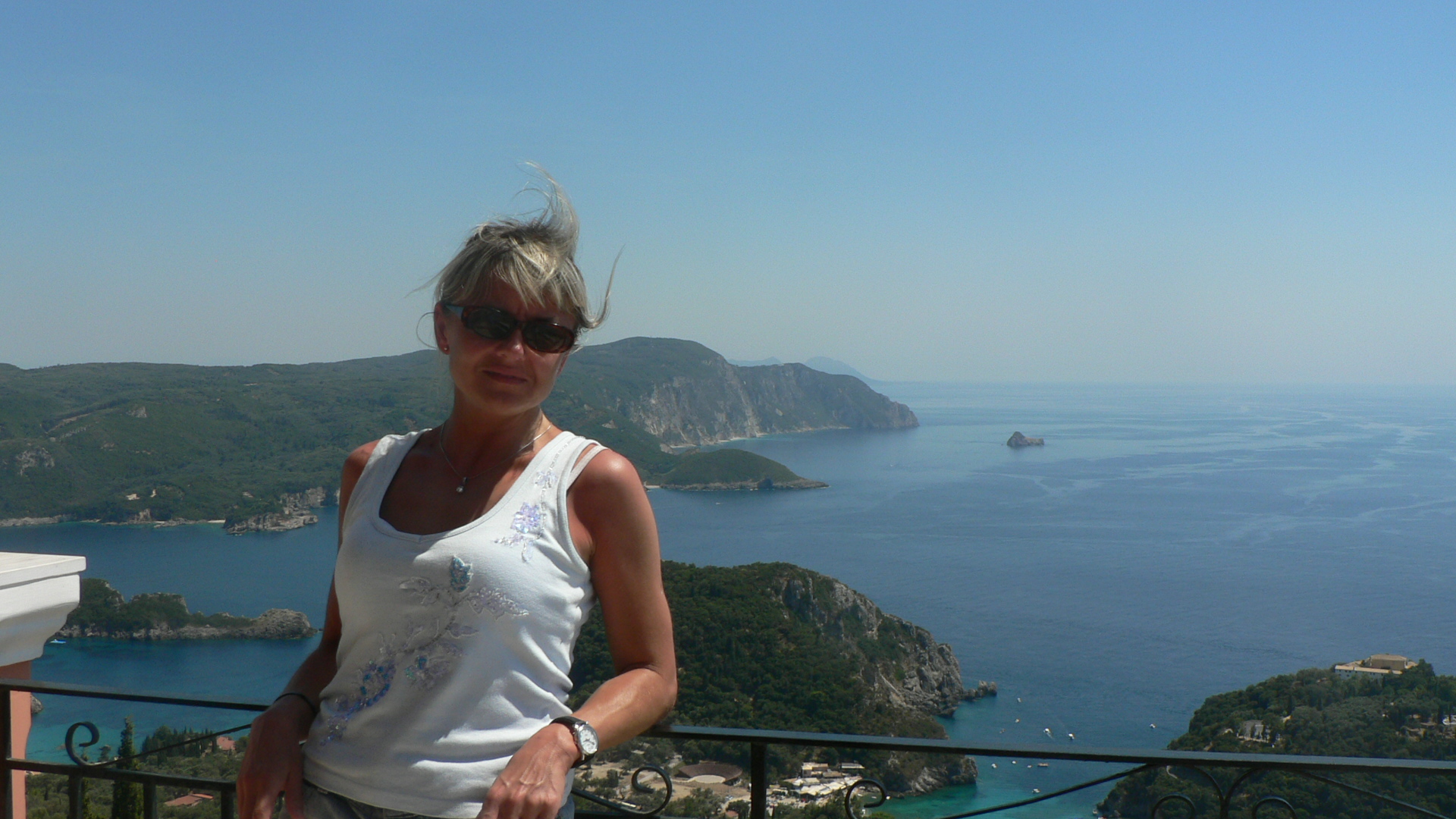 Hotel Aquis Corfu Holiday Palace - niezapomniane widoki ze szczytu na szmaragdowe zatoczki super-polecam!!!!