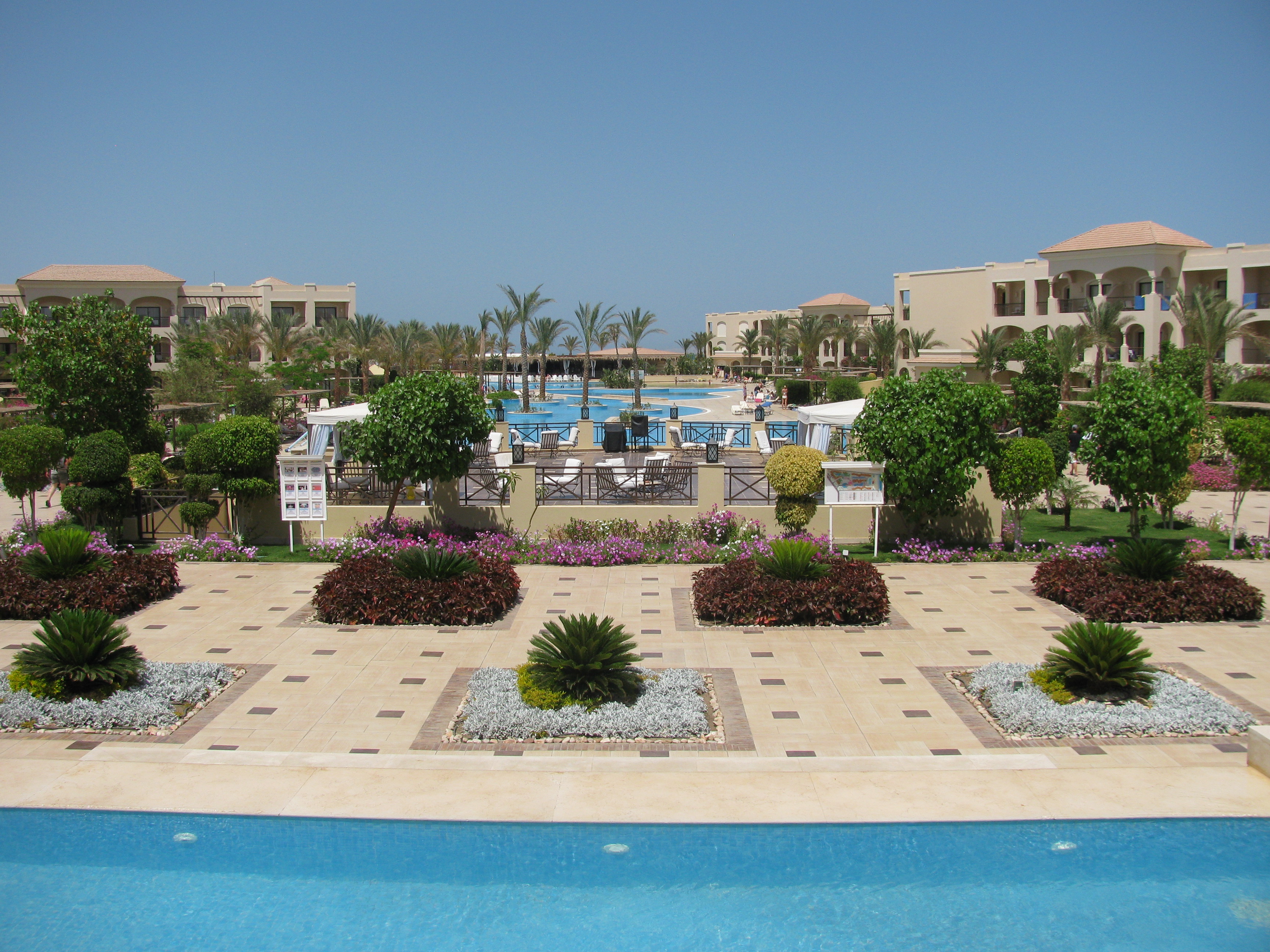 Hotel Iberotel Aquamarine - Widok na centralna czesc hotelu