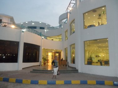 Hotel Sharm Cliff - Zejście z hotelu i panorama miasta