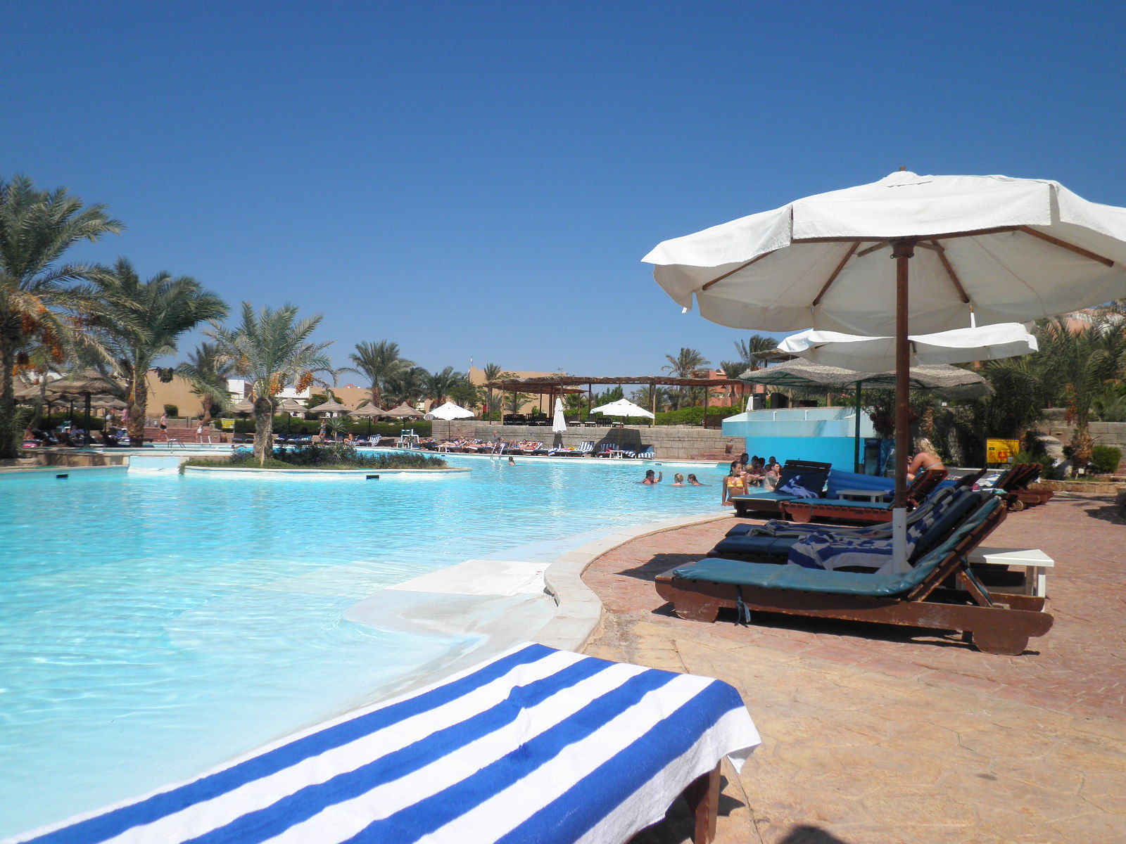 Hotel Three Corners Palmyra - na basenie